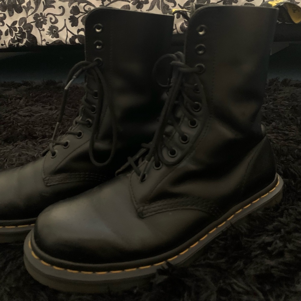 Dr.Martens Black high top leather boots 🥾🖤